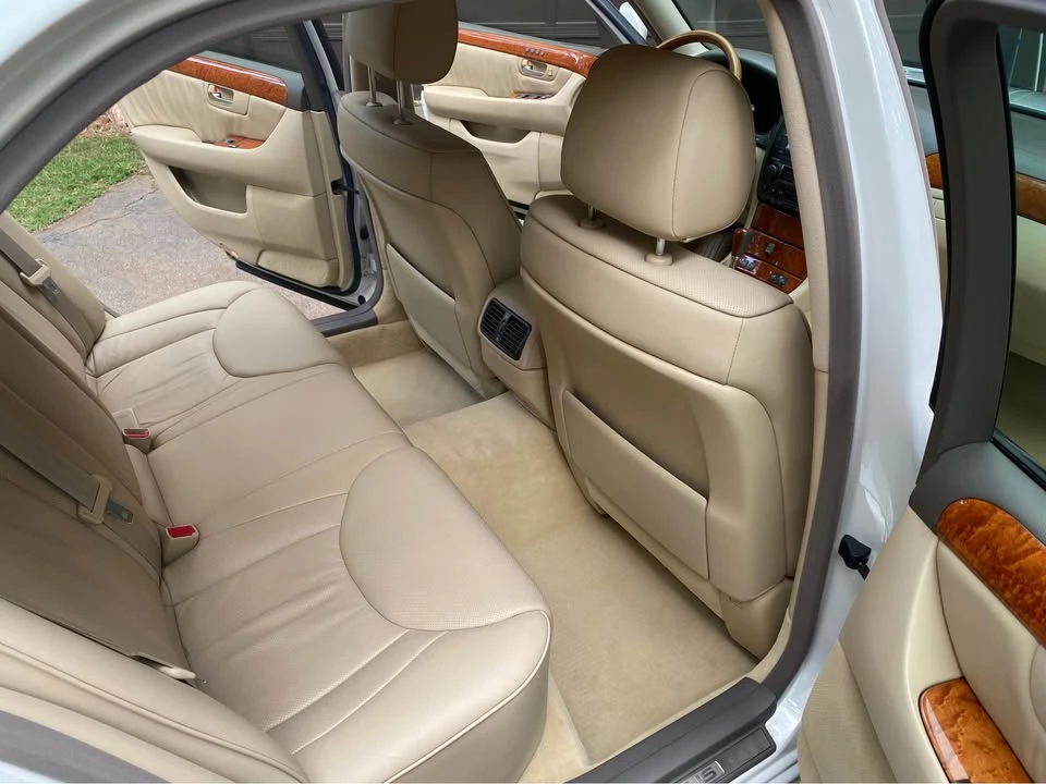2005 Lexus LS 3rd Gen - Image 14 of 19
