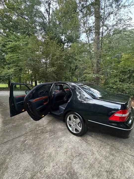2005 Lexus LS 3rd Gen - Image 6 of 20