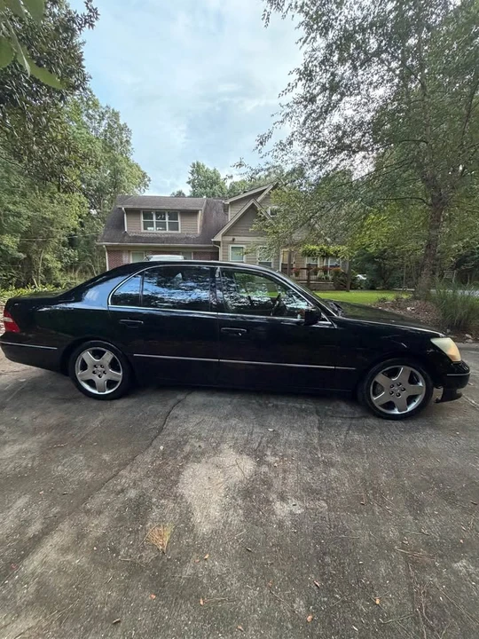2005 Lexus LS 3rd Gen - Image 4 of 20