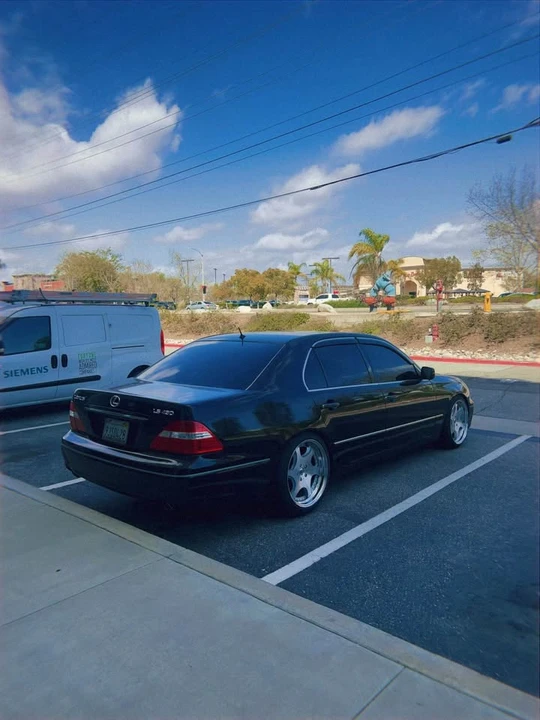 2005 Lexus LS 3rd Gen - Image 7 of 17