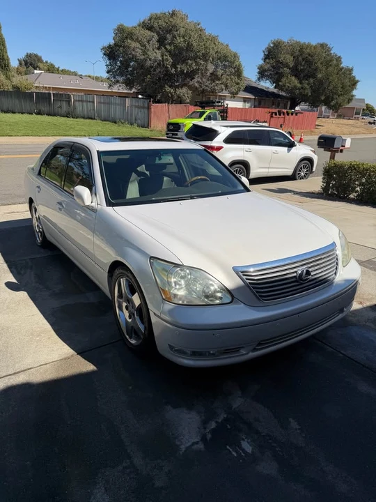 2005 Lexus LS 3rd Gen - Image 3 of 8