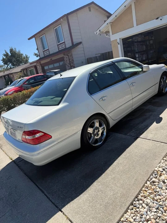2005 Lexus LS 3rd Gen - Image 4 of 8