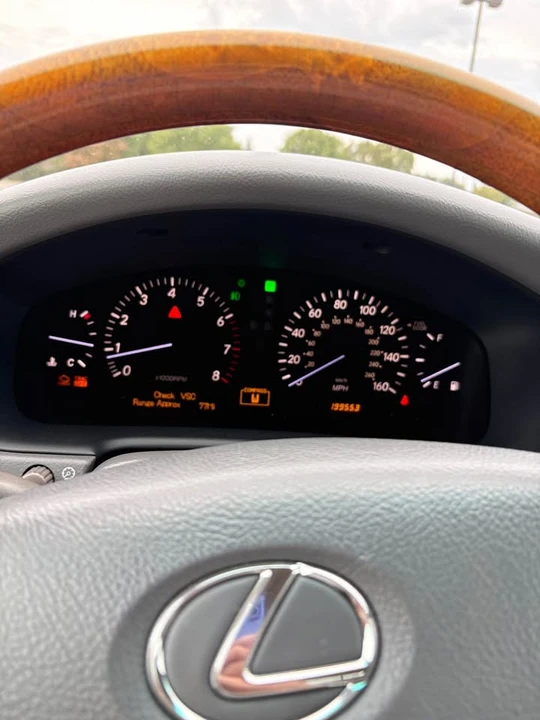 2005 Lexus LS 3rd Gen - Image 14 of 20