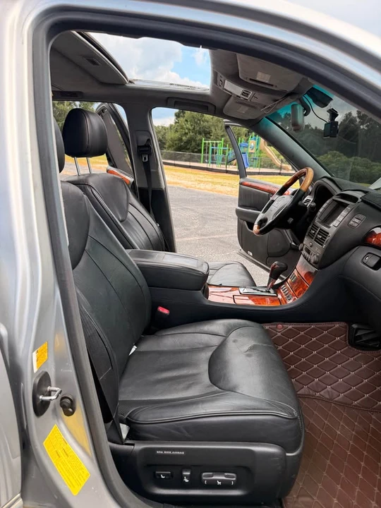 2005 Lexus LS 3rd Gen - Image 11 of 11