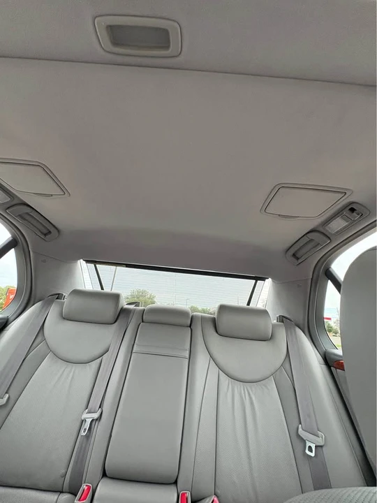 2005 Lexus LS 3rd Gen - Image 16 of 20