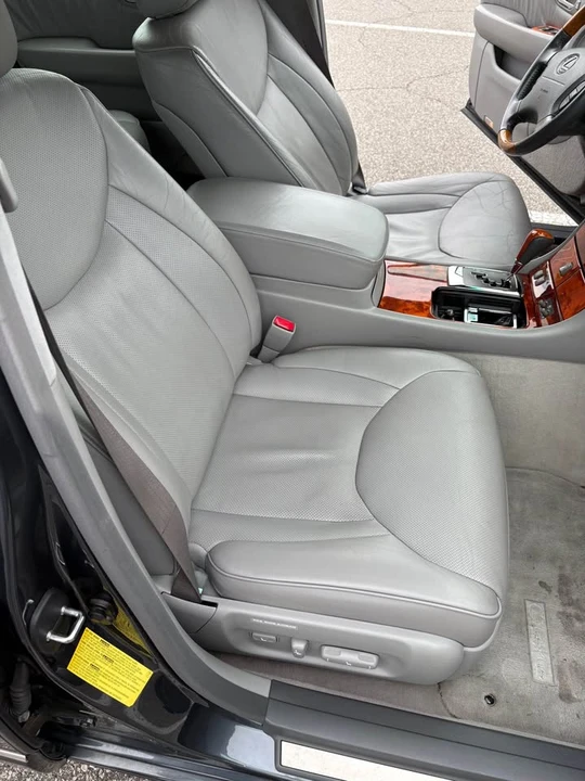 2005 Lexus LS 3rd Gen - Image 12 of 20