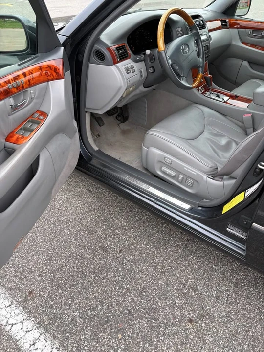 2005 Lexus LS 3rd Gen - Image 7 of 20