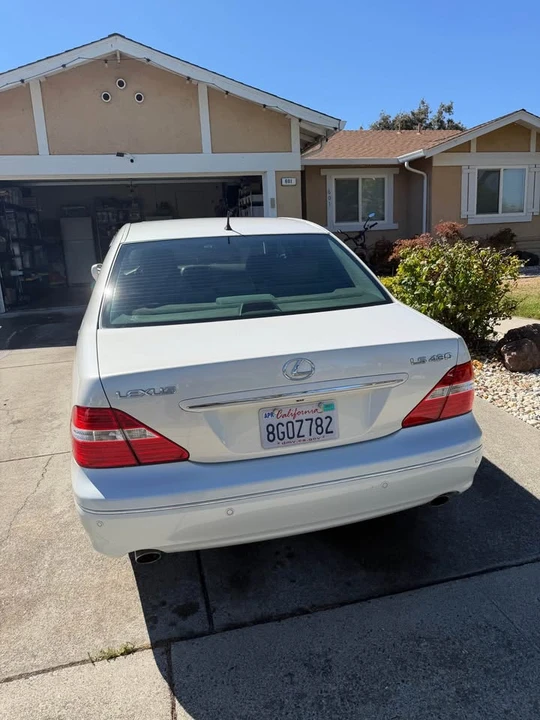 2005 Lexus LS 3rd Gen - Image 5 of 8