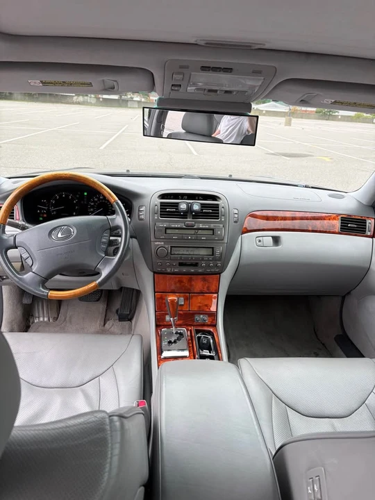 2005 Lexus LS 3rd Gen - Image 9 of 20