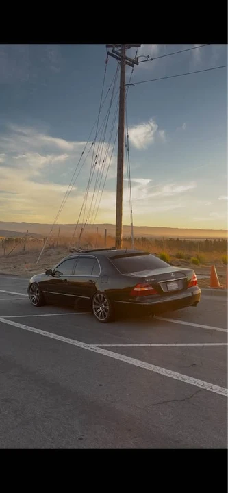 2005 Lexus LS 3rd Gen - Image 2 of 2