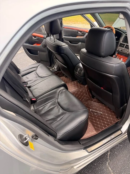 2005 Lexus LS 3rd Gen - Image 10 of 11