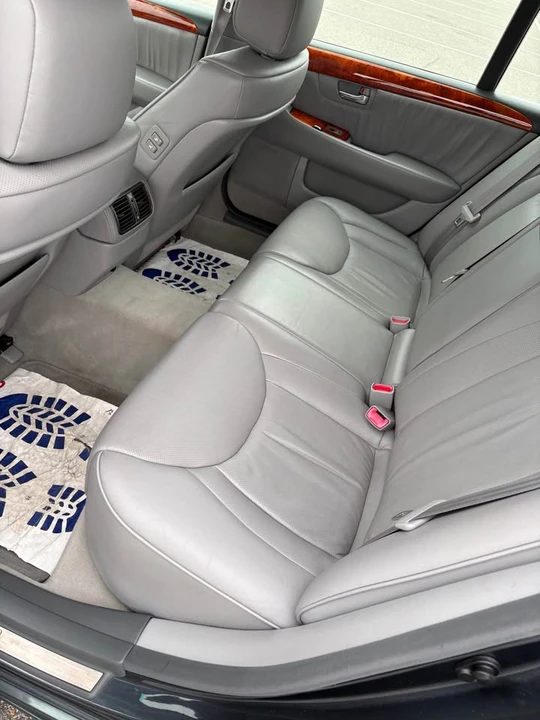 2005 Lexus LS 3rd Gen - Image 8 of 20