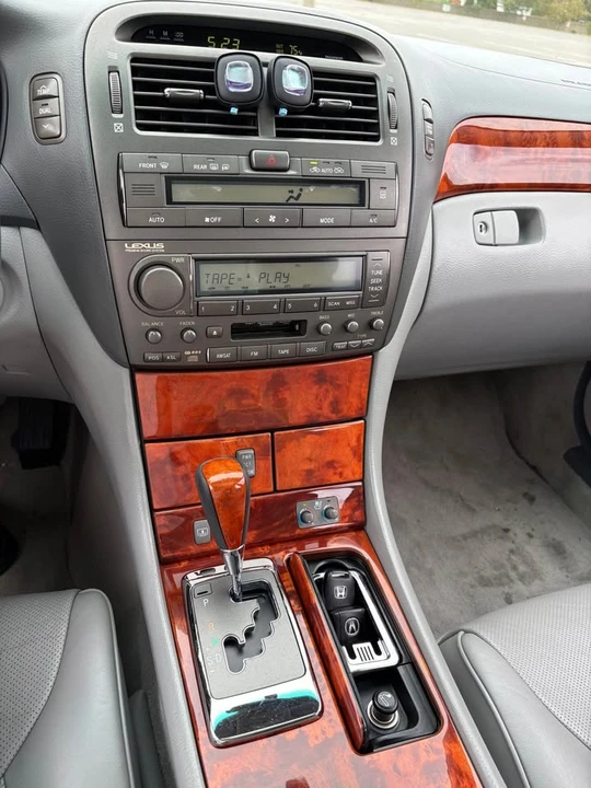 2005 Lexus LS 3rd Gen - Image 20 of 20