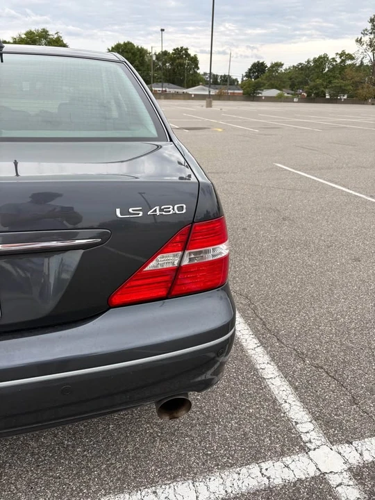 2005 Lexus LS 3rd Gen - Image 18 of 20