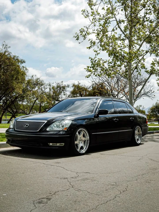 2005 Lexus LS 3rd Gen - Image 5 of 17