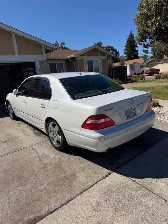 2005 Lexus LS 3rd Gen - Image 6 of 8