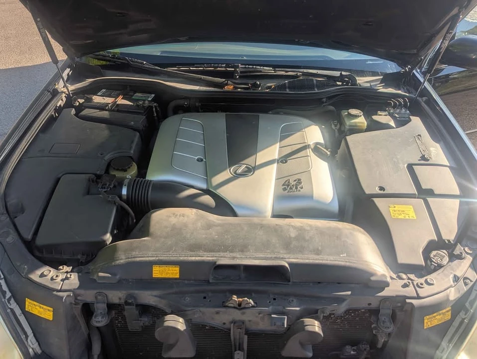 2005 Lexus LS 3rd Gen - Image 17 of 20
