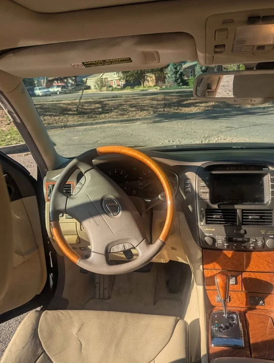 2005 Lexus LS 3rd Gen - Image 5 of 20