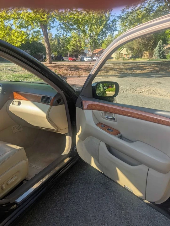2005 Lexus LS 3rd Gen - Image 8 of 20