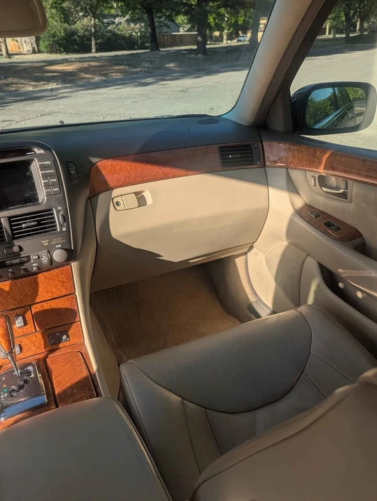 2005 Lexus LS 3rd Gen - Image 9 of 20