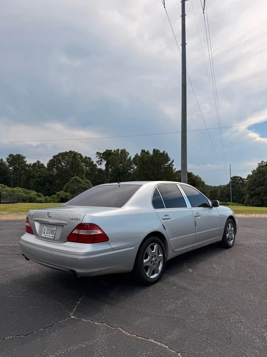 2005 Lexus LS 3rd Gen - Image 2 of 11