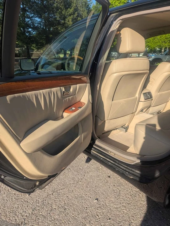 2005 Lexus LS 3rd Gen - Image 10 of 20