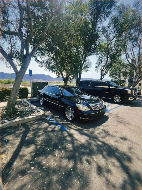 2005 Lexus LS 3rd Gen - Image 11 of 17