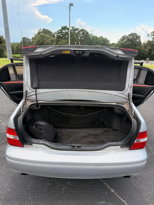 2005 Lexus LS 3rd Gen - Image 9 of 11