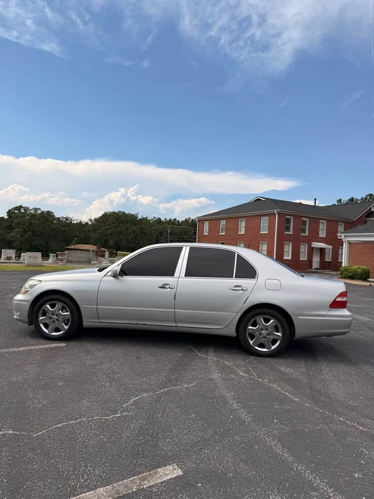 2005 Lexus LS 3rd Gen - Image 4 of 11