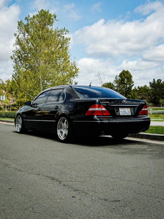 2005 Lexus LS 3rd Gen - Image 4 of 17