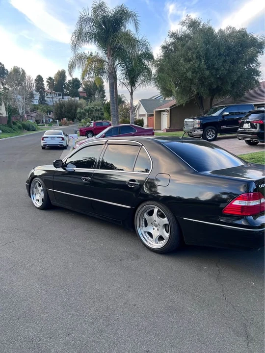 2005 Lexus LS 3rd Gen - Image 9 of 17