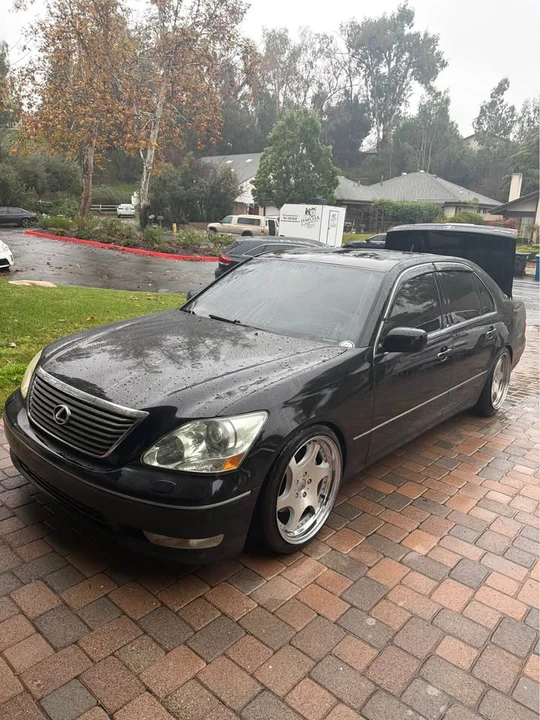 2005 Lexus LS 3rd Gen - Image 14 of 17