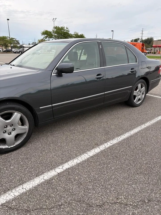 2005 Lexus LS 3rd Gen - Image 4 of 20