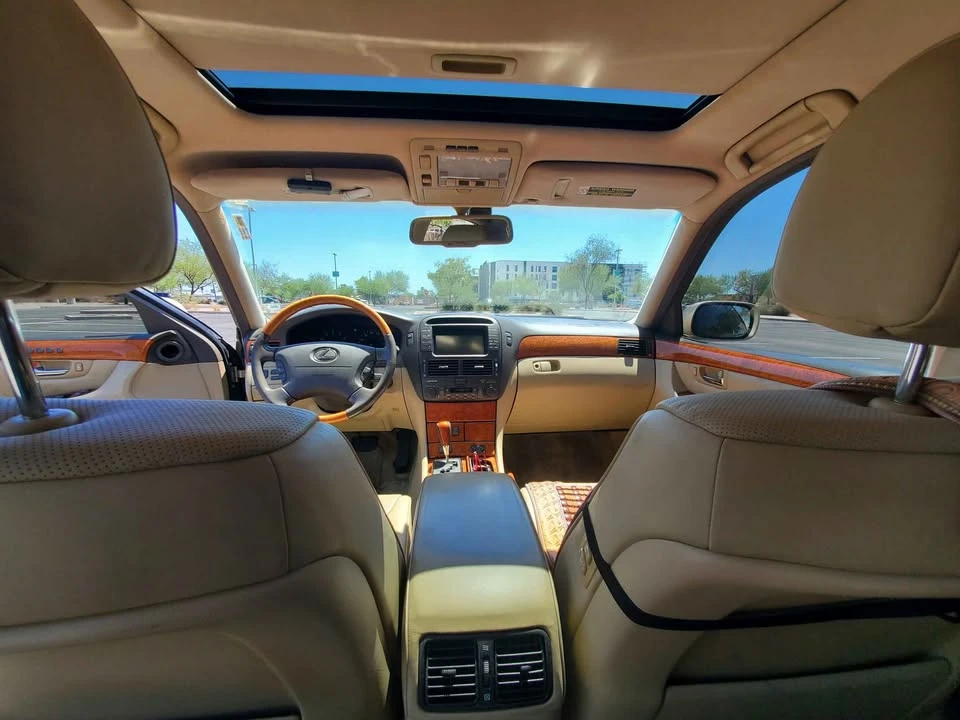 2005 Lexus LS 3rd Gen - Image 13 of 20
