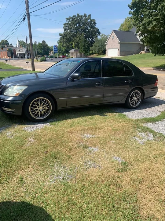 2005 Lexus LS 3rd Gen - Image 15 of 18