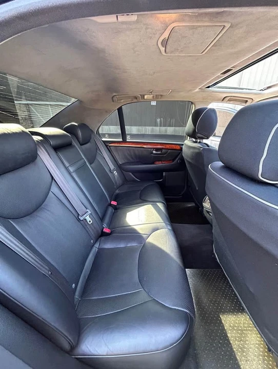2005 Lexus LS 3rd Gen - Image 16 of 17