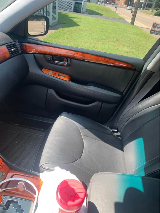 2005 Lexus LS 3rd Gen - Image 17 of 18