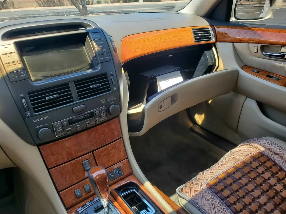 2005 Lexus LS 3rd Gen - Image 19 of 20