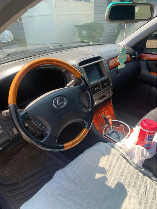 2005 Lexus LS 3rd Gen - Image 6 of 18