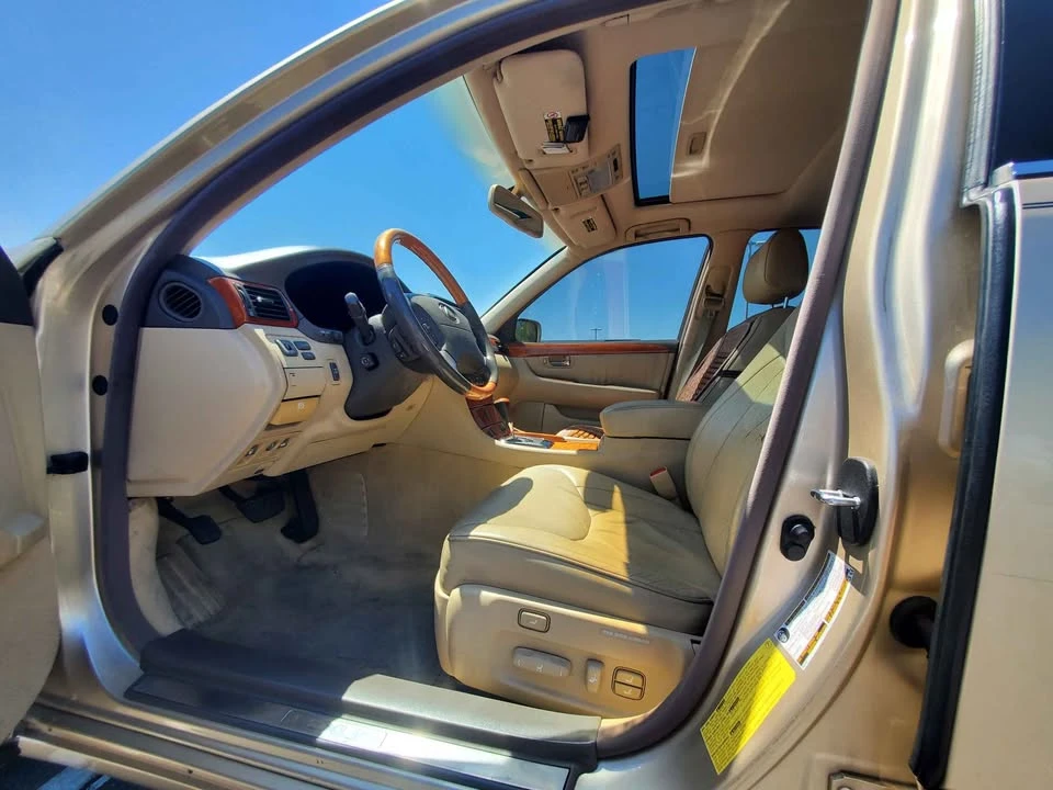 2005 Lexus LS 3rd Gen - Image 12 of 20