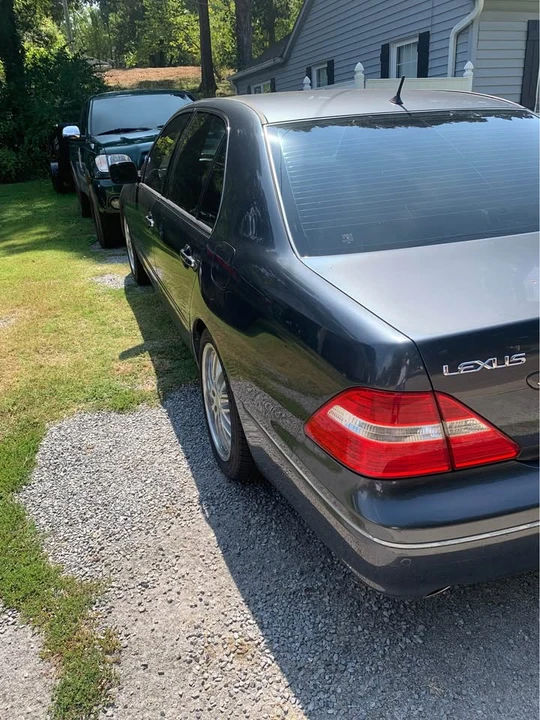 2005 Lexus LS 3rd Gen - Image 14 of 18