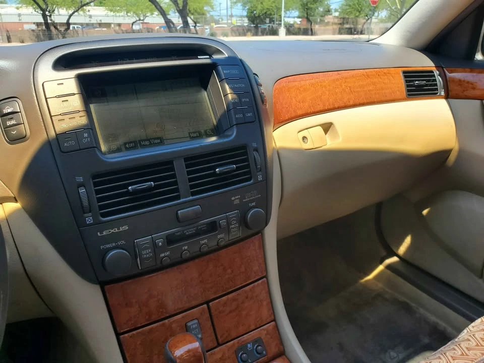 2005 Lexus LS 3rd Gen - Image 16 of 20