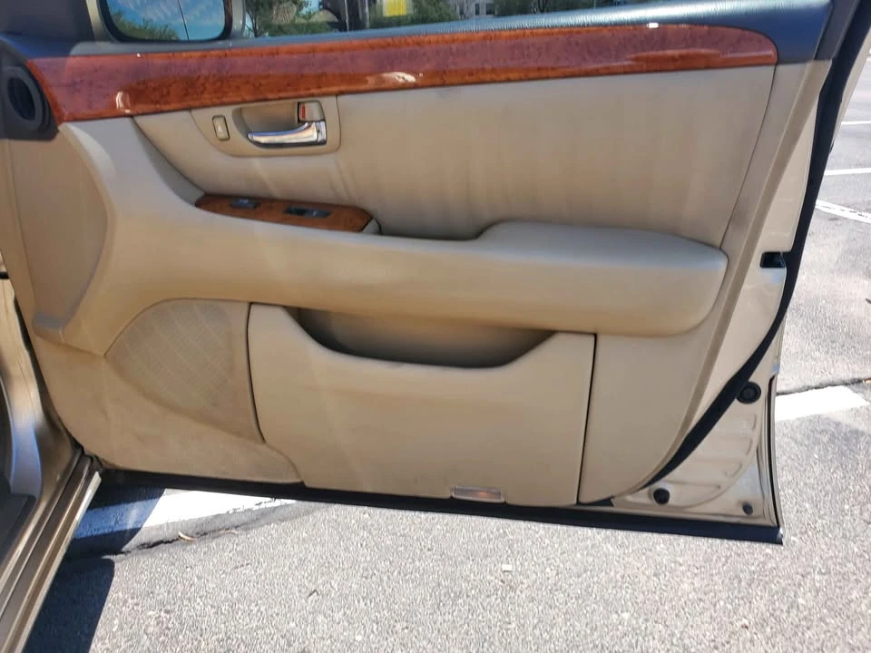 2005 Lexus LS 3rd Gen - Image 15 of 20