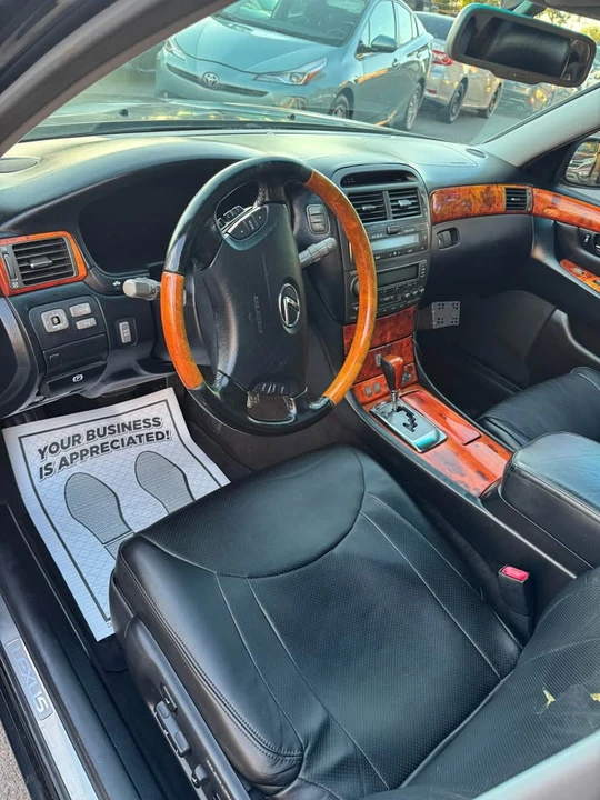 2005 Lexus LS 3rd Gen - Image 17 of 20