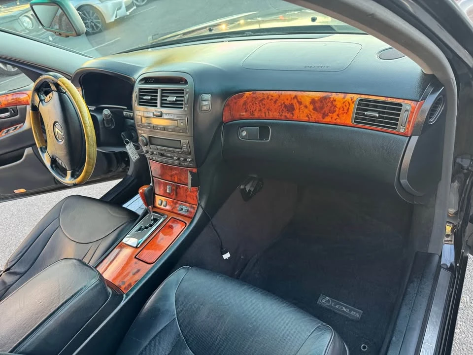 2005 Lexus LS 3rd Gen - Image 13 of 20