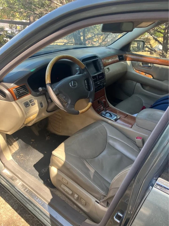 2005 Lexus LS 3rd Gen - Image 4 of 6