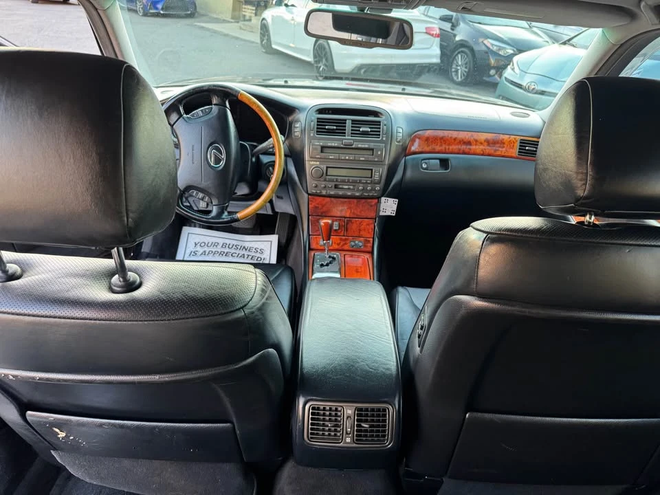 2005 Lexus LS 3rd Gen - Image 11 of 20