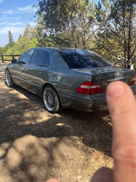 2005 Lexus LS 3rd Gen - Image 3 of 6