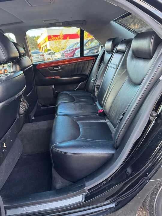 2005 Lexus LS 3rd Gen - Image 10 of 20