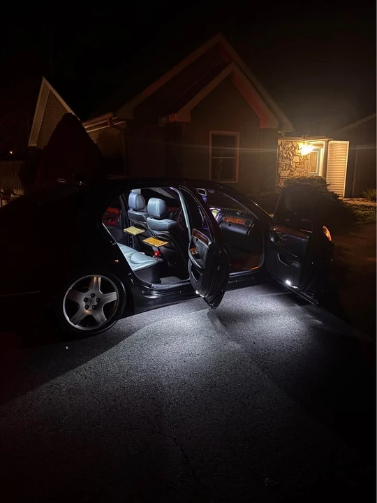 2005 Lexus LS 3rd Gen - Image 8 of 18